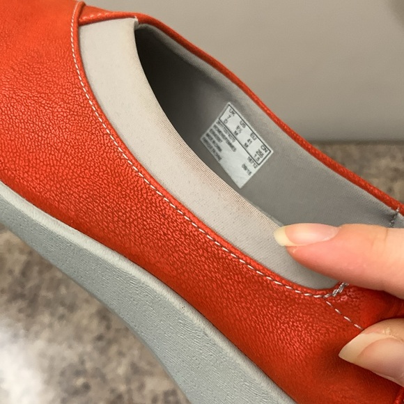 Orange Clarks Cloud Steppers Slippers - Picture 8 of 17